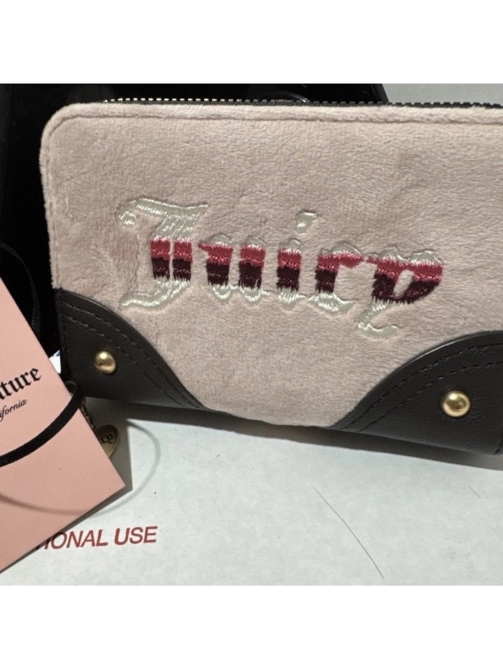 NWT Juicy Couture Retro Vibe
Medium Double Zip Around Wallet
-Dusty Blush Velour